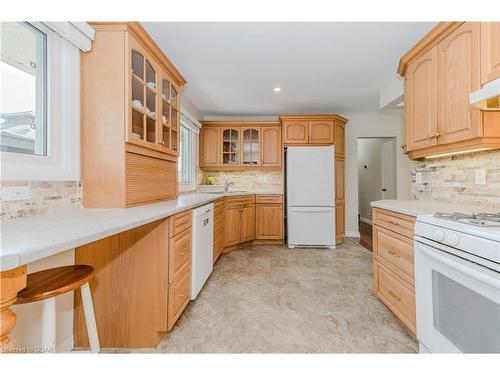 44 Ridgeway Avenue, Guelph, ON - Indoor Photo Showing Kitchen