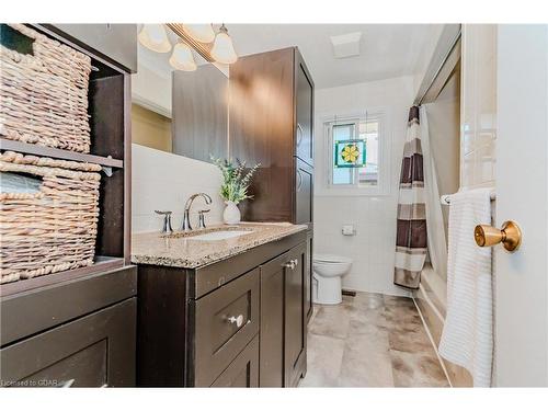 44 Ridgeway Avenue, Guelph, ON - Indoor Photo Showing Bathroom