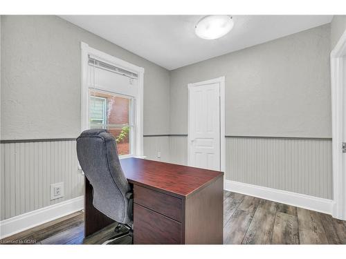 15 Charles Street E, Kitchener, ON - Indoor Photo Showing Office