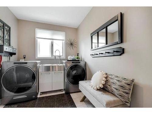 18 Mclachlan Place, Guelph, ON - Indoor Photo Showing Laundry Room