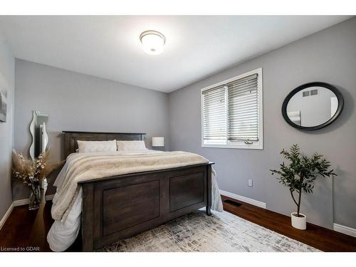 18 Mclachlan Place, Guelph, ON - Indoor Photo Showing Bedroom