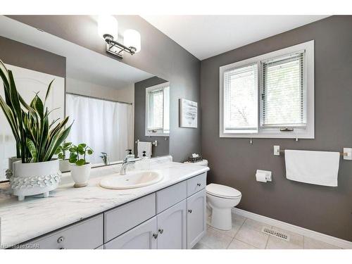 18 Mclachlan Place, Guelph, ON - Indoor Photo Showing Bathroom