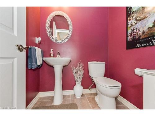 489 St Andrew Street E, Fergus, ON - Indoor Photo Showing Bathroom