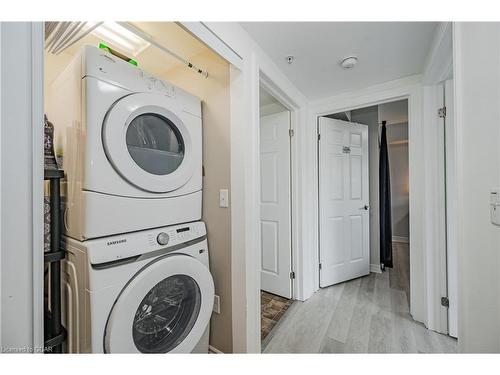 203-67 Kingsbury Square, Guelph, ON - Indoor Photo Showing Laundry Room