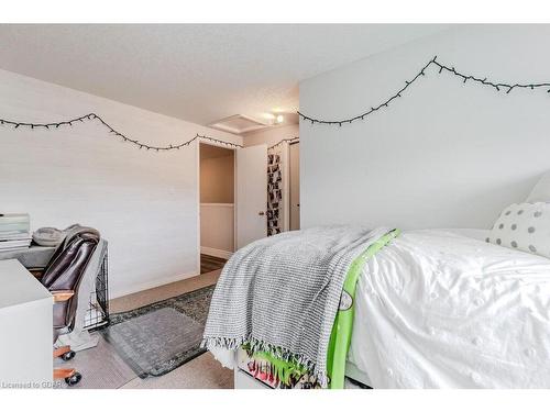 7-601 Columbia Forest Boulevard, Waterloo, ON - Indoor Photo Showing Bedroom