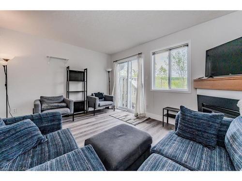 7-601 Columbia Forest Boulevard, Waterloo, ON - Indoor Photo Showing Living Room