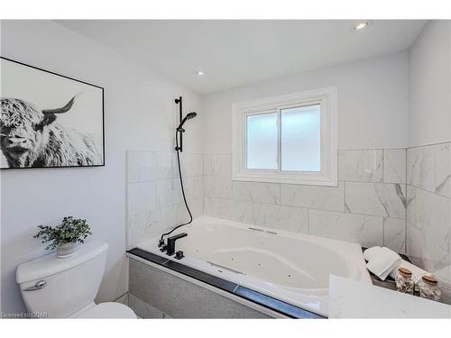 23 Meadow Crescent, Guelph, ON - Indoor Photo Showing Bathroom