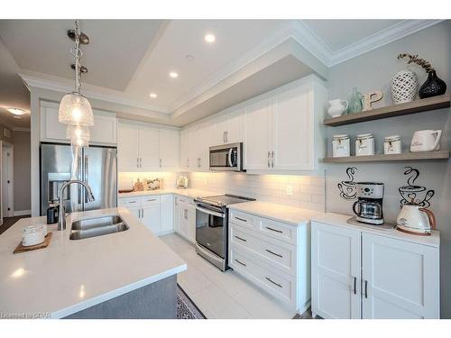 604-1880 Gordon Street, Guelph, ON - Indoor Photo Showing Kitchen With Double Sink With Upgraded Kitchen