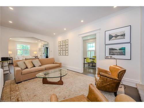 19 Liverpool Street, Guelph, ON - Indoor Photo Showing Living Room