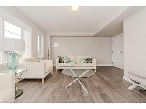 642B Woodlawn Road E, Guelph, ON - Indoor Photo Showing Living Room