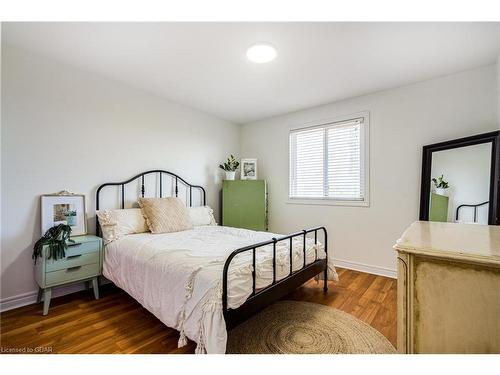 38 Grassyplain Drive, Hamilton, ON - Indoor Photo Showing Bedroom