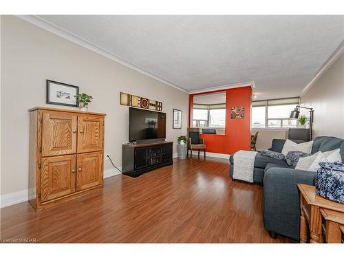 407-55 Yarmouth Street, Guelph, ON - Indoor Photo Showing Living Room