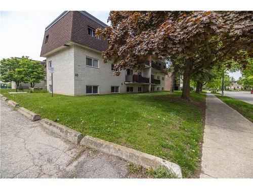 102-53 Conroy Crescent, Guelph, ON - Outdoor