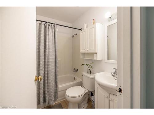 102-53 Conroy Crescent, Guelph, ON - Indoor Photo Showing Bathroom
