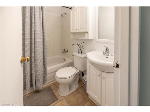102-53 Conroy Crescent, Guelph, ON - Indoor Photo Showing Bathroom