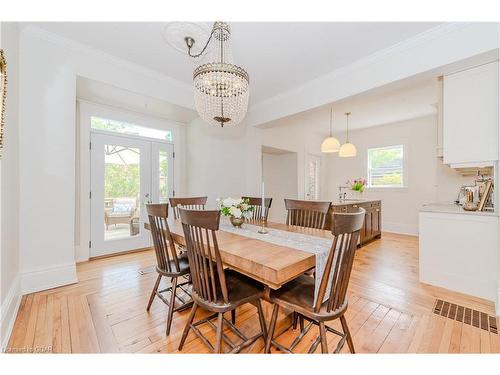 15 Robinson Avenue, Guelph, ON - Indoor Photo Showing Dining Room