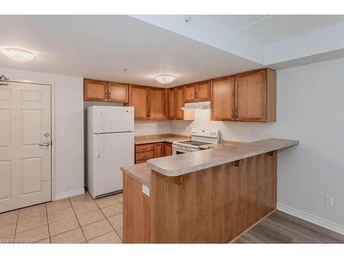 203-645 St David Street S, Fergus, ON - Indoor Photo Showing Kitchen