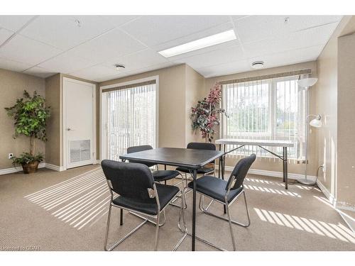 203-645 St David Street S, Fergus, ON - Indoor Photo Showing Dining Room