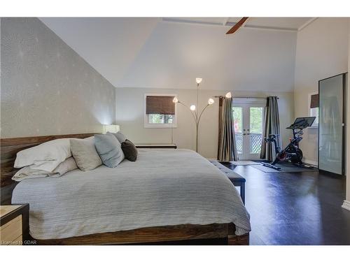 20 Wildan Drive, Hamilton, ON - Indoor Photo Showing Bedroom