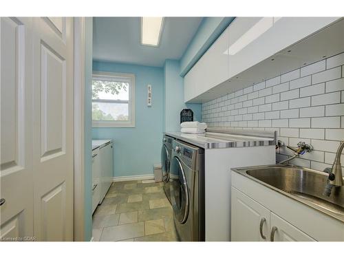 20 Wildan Drive, Hamilton, ON - Indoor Photo Showing Laundry Room