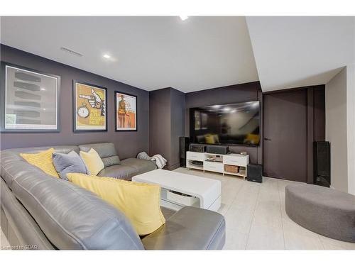 20 Wildan Drive, Hamilton, ON - Indoor Photo Showing Living Room