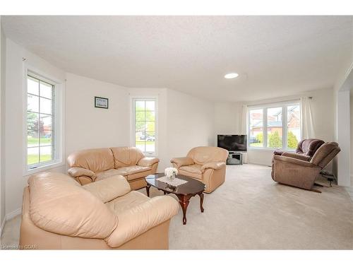 47 Bond Court, Guelph, ON - Indoor Photo Showing Living Room