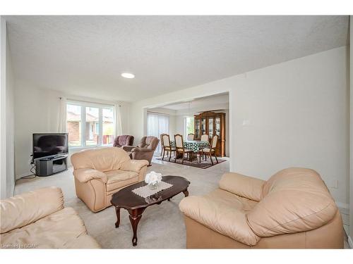 47 Bond Court, Guelph, ON - Indoor Photo Showing Living Room