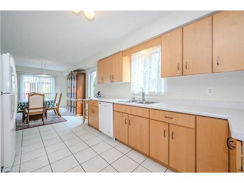 47 Bond Court, Guelph, ON - Indoor Photo Showing Kitchen With Double Sink