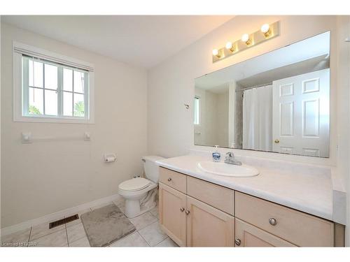 47 Bond Court, Guelph, ON - Indoor Photo Showing Bathroom