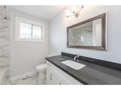 57 Algonquin Court, Hamilton, ON - Indoor Photo Showing Bathroom