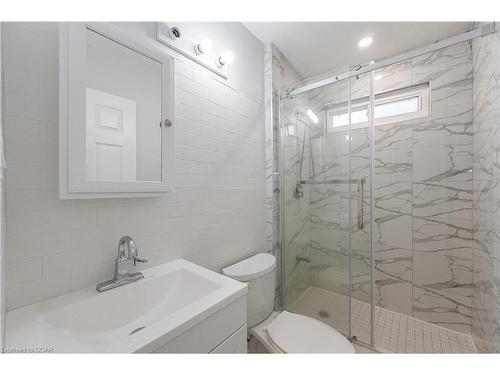 57 Algonquin Court, Hamilton, ON - Indoor Photo Showing Bathroom