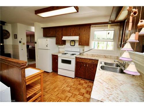 7048 Highway 6 Highway, Tobermory, ON - Indoor Photo Showing Kitchen With Double Sink