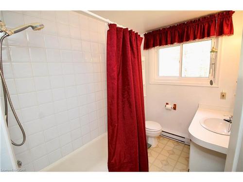 7048 Highway 6 Highway, Tobermory, ON - Indoor Photo Showing Bathroom