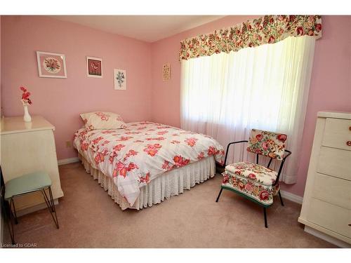 7048 Highway 6 Highway, Tobermory, ON - Indoor Photo Showing Bedroom