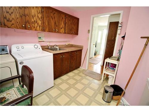 7048 Highway 6 Highway, Tobermory, ON - Indoor Photo Showing Laundry Room