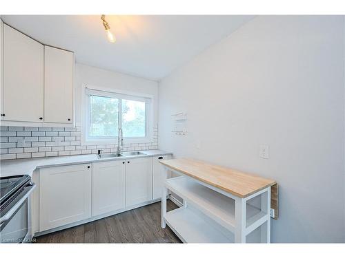 60-443 Victoria Road N, Guelph, ON - Indoor Photo Showing Kitchen With Double Sink
