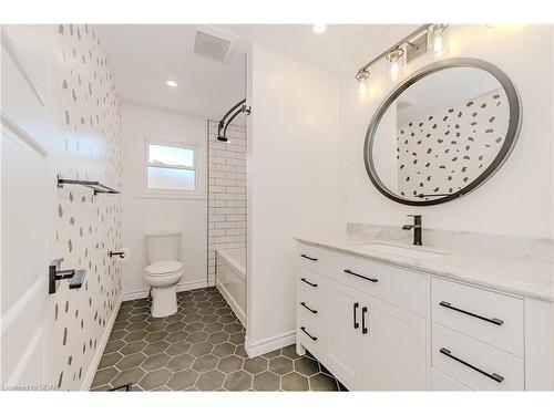 369 West Acres Drive, Guelph, ON - Indoor Photo Showing Bathroom