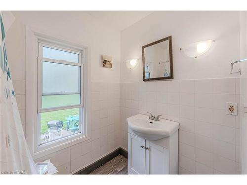 34 Jane Street, Guelph, ON - Indoor Photo Showing Bathroom
