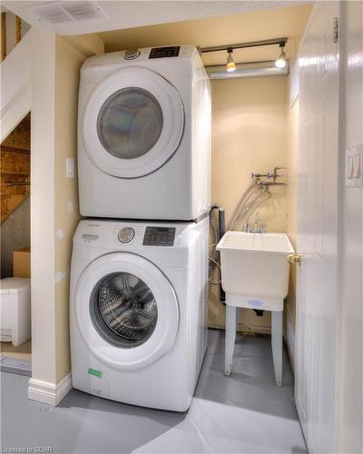 89-302 College Ave W Avenue, Guelph, ON - Indoor Photo Showing Laundry Room