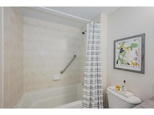 102-901 Paisley Road, Guelph, ON - Indoor Photo Showing Bathroom