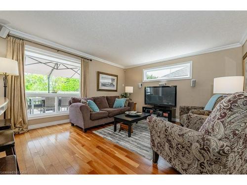 22 Carrington Place, Guelph, ON - Indoor Photo Showing Living Room