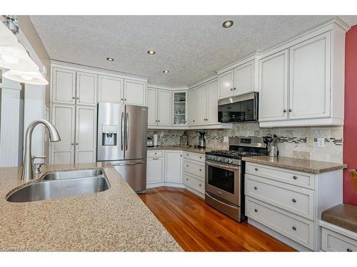 22 Carrington Place, Guelph, ON - Indoor Photo Showing Kitchen With Double Sink