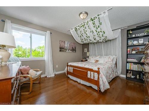 22 Carrington Place, Guelph, ON - Indoor Photo Showing Bedroom