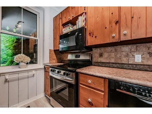 8292 Wilson Street, Guelph/Eramosa, ON - Indoor Photo Showing Kitchen