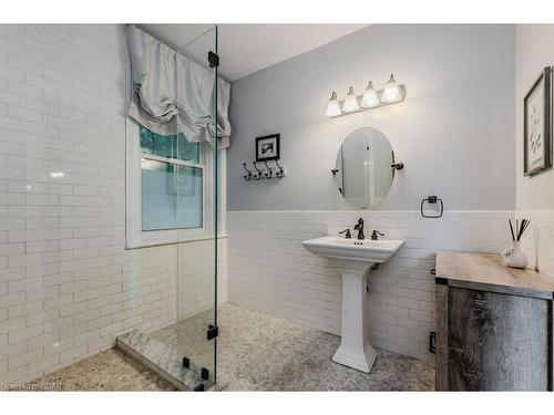 8292 Wilson Street, Guelph/Eramosa, ON - Indoor Photo Showing Bathroom