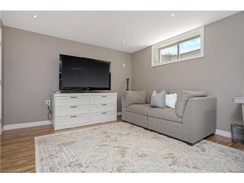 5342 Eramosa-Erin Townline, Guelph/Eramosa, ON - Indoor Photo Showing Living Room