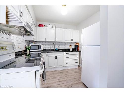 402-5 Jacksway Crescent, London, ON - Indoor Photo Showing Kitchen