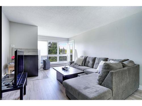 402-5 Jacksway Crescent, London, ON - Indoor Photo Showing Living Room