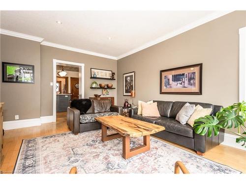 1836 Sawmill Road, Conestogo, ON - Indoor Photo Showing Living Room