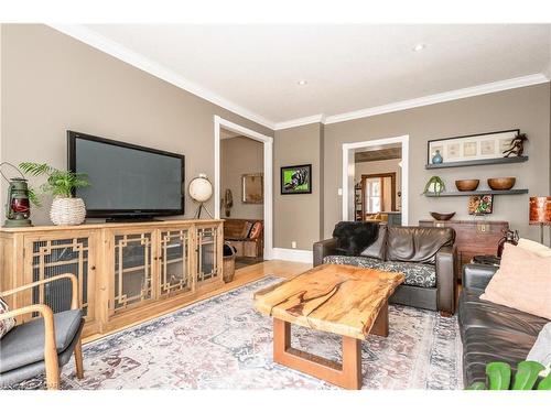 1836 Sawmill Road, Conestogo, ON - Indoor Photo Showing Living Room